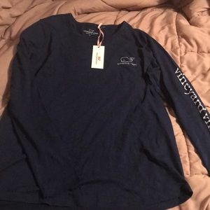 Women’s vineyard vines long sleeve shirt.